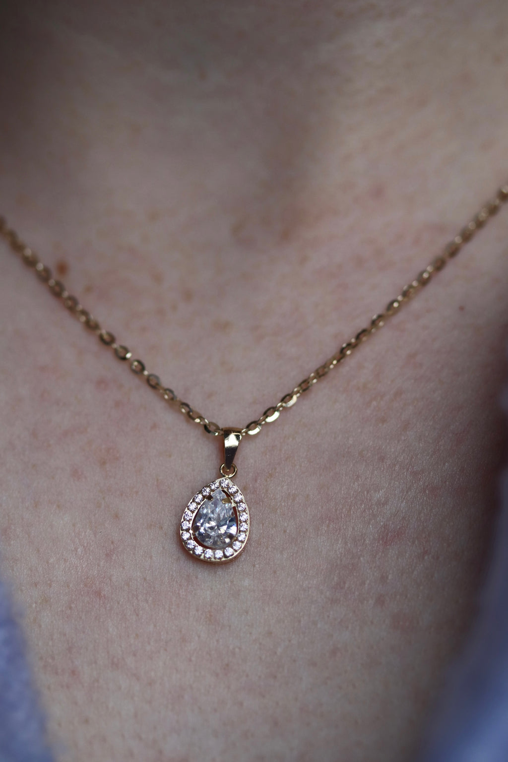 Pendentif poire en or avec CZ